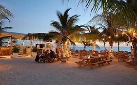 Spacious Apartment Minutes From The Beach